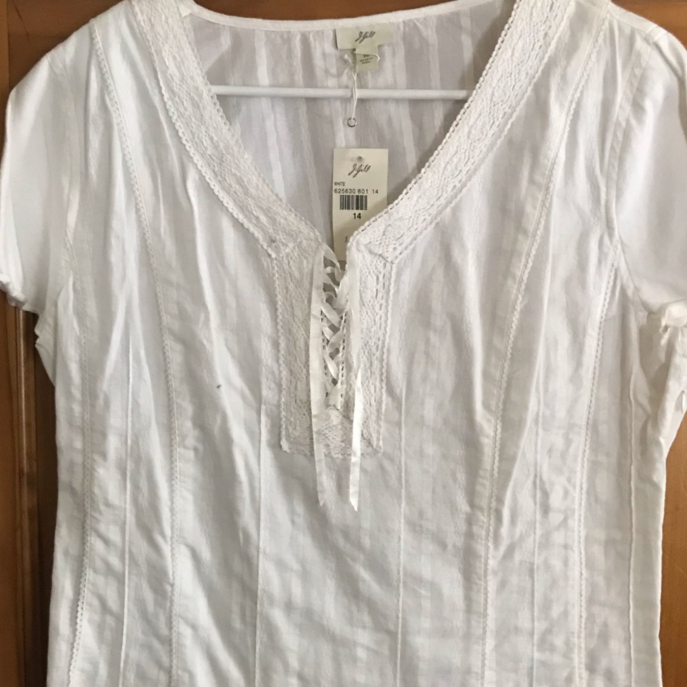 Woman’s White Short Sleeve Lace Up Top
